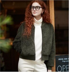 Uniqlo green fleece bomber jacket. Size S.